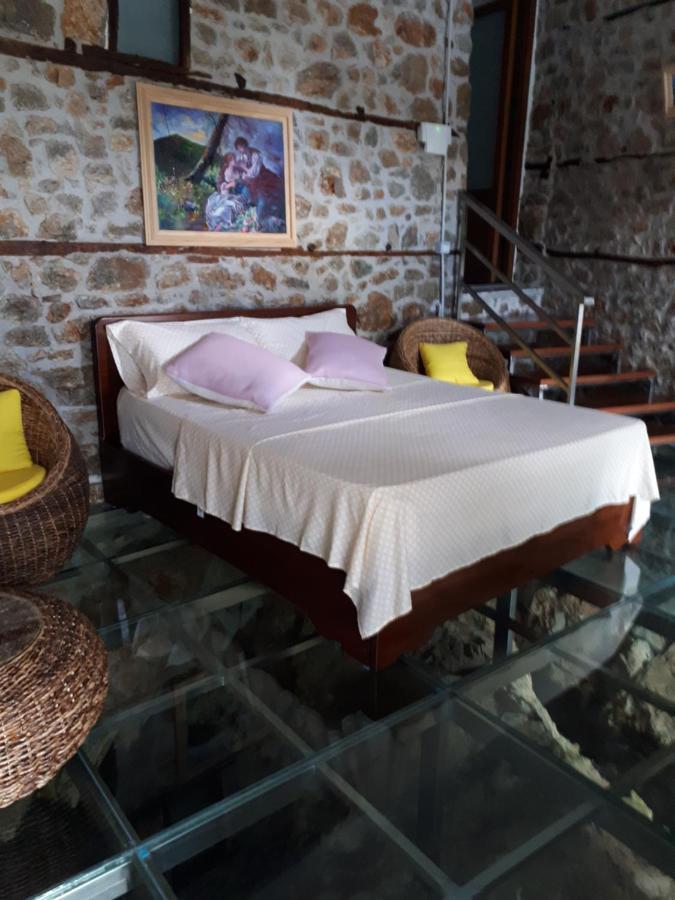 Nuci'S Home Glass Floor Tushemisht Ngoại thất bức ảnh