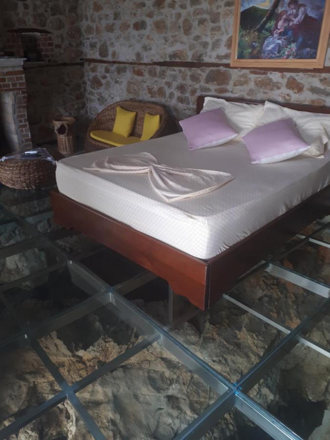 Nuci'S Home Glass Floor Tushemisht Ngoại thất bức ảnh