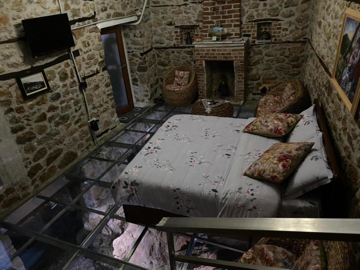 Nuci'S Home Glass Floor Tushemisht Ngoại thất bức ảnh