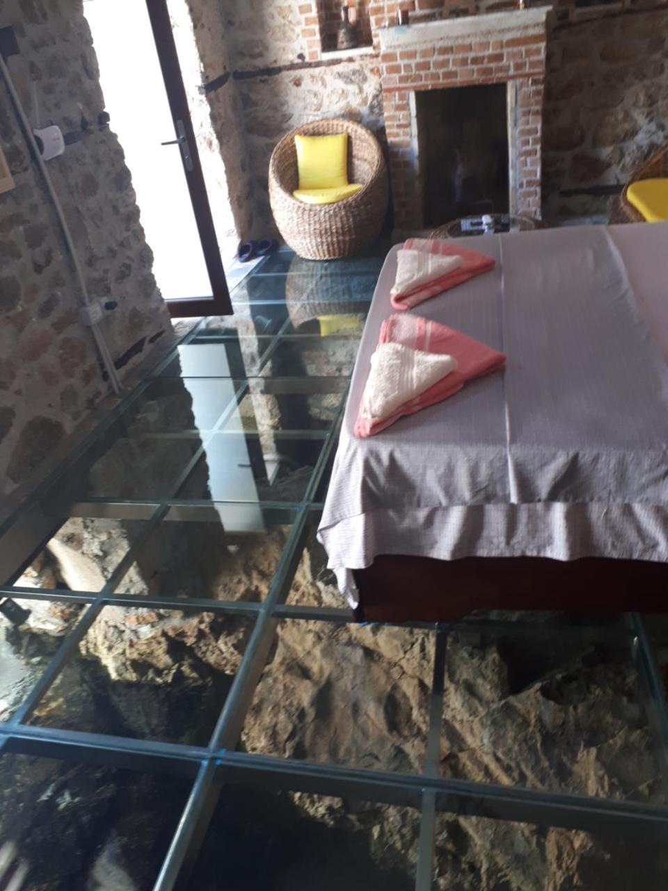 Nuci'S Home Glass Floor Tushemisht Ngoại thất bức ảnh