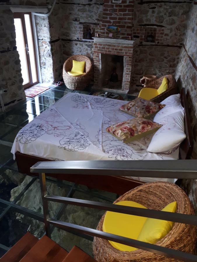 Nuci'S Home Glass Floor Tushemisht Ngoại thất bức ảnh